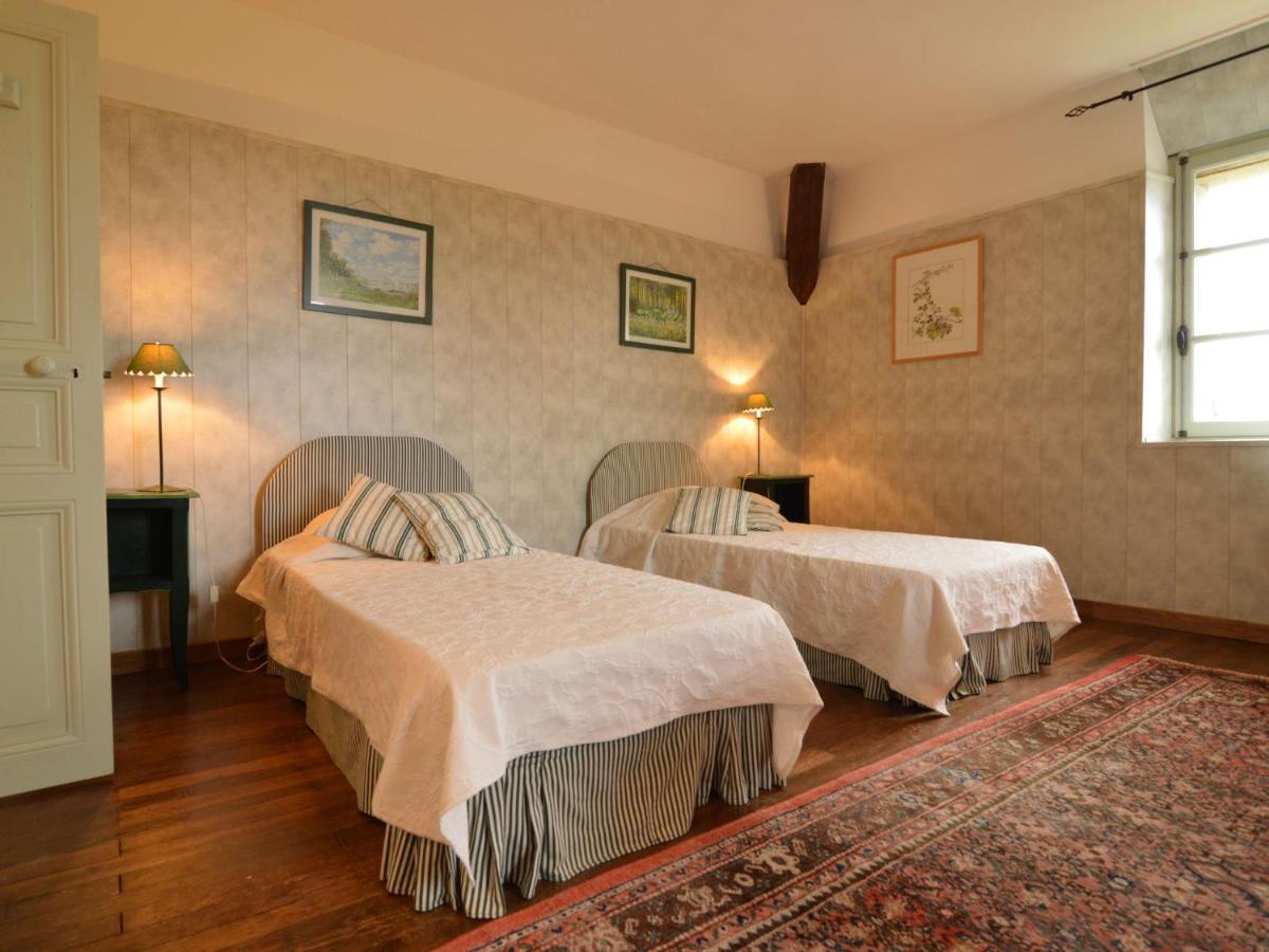 Magnificent Holiday Home With Pool Saint-Paul-du-Bois Room photo