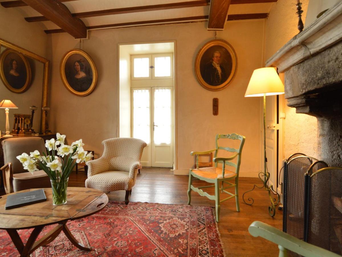 Magnificent Holiday Home With Pool Saint-Paul-du-Bois Room photo