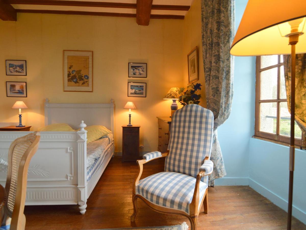 Magnificent Holiday Home With Pool Saint-Paul-du-Bois Room photo